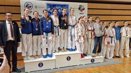 Ekipne vice prvakinje v borbah Brina Salkić, Adriana Milić in Teja Pecman